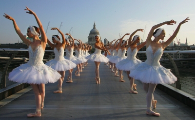 Ballerinas on Millennium Bridge