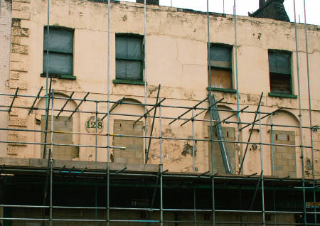 The London Road facade in April 2006, before stabi