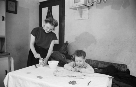 Home Life in Southwark by Bert Hardy