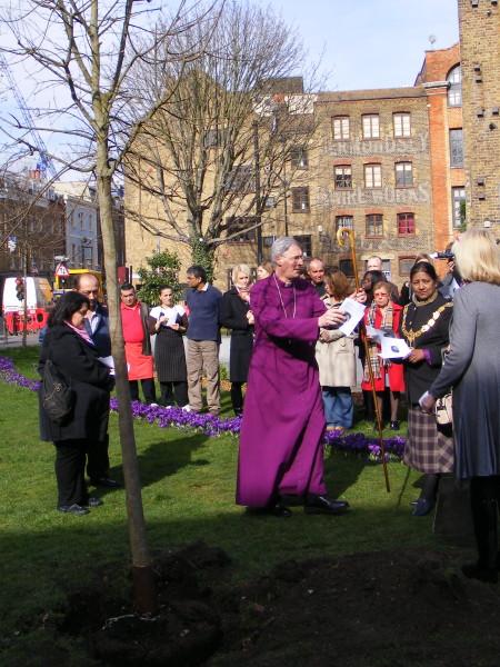 Friends and neighbours gather for Gloria Burgos tree dedication