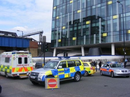 Gun fired at police officers near Blackfriars Road