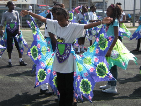 Kit Malthouse meets Southwark youngsters preparing for Thames Festival carnival