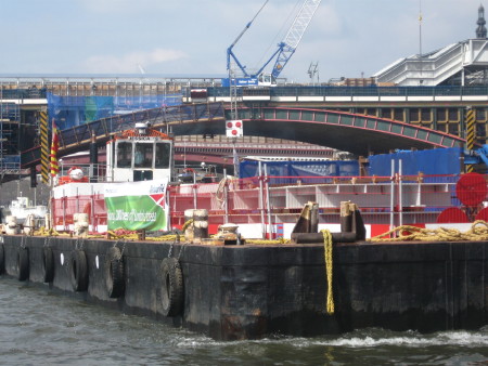 Network Rail chooses Thames barges over lorries for Blackfriars project