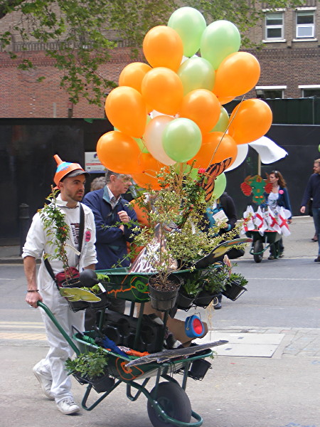 Bankside Birthday Barrows Parade celebrates local green spaces