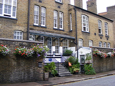 St Mungo’s Great Guildford Street hostel to be rebuilt