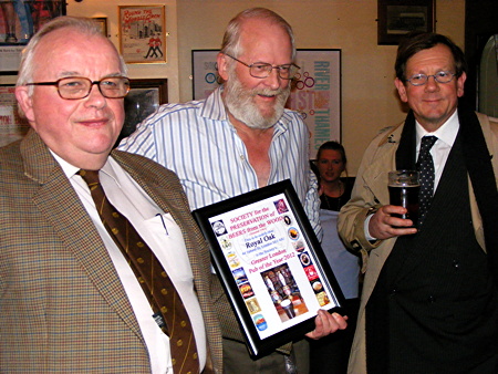 Royal Oak receives ‘Greater London Pub of the Year’ certificate