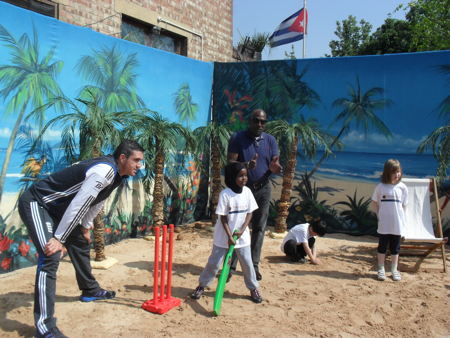 Kevin Pietersen and Sir Viv Richards visit Waterloo school