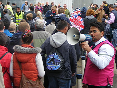 London Bridge Olympic queueing system tested during Jubilee pageant