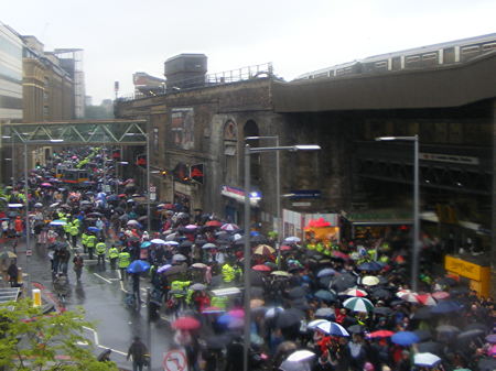 London Bridge Olympic queueing system tested during Jubilee pageant