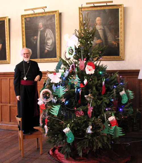 SE1 children decorate Lambeth Palace Christmas trees