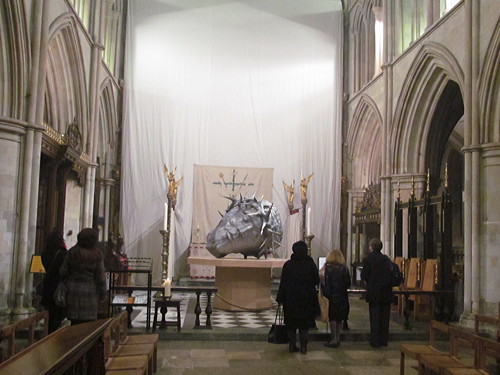 Dramatic sculpture installed at Southwark Cathedral