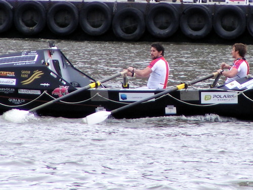Round-Britain rowing race starts at Tower Bridge