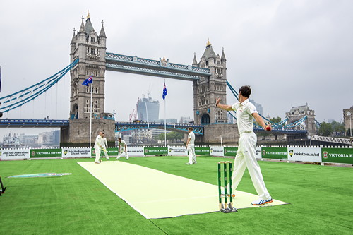 Aussie cricketers stage Ashes warm-up on Thames barge