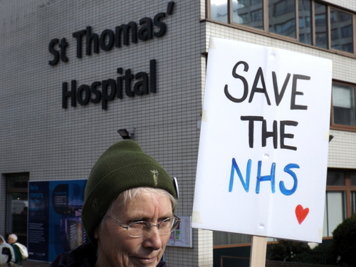 Nurses hold protest outside St Thomas' Hospital