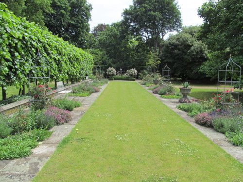 Lambeth Palace Garden: Archbishop extends public access