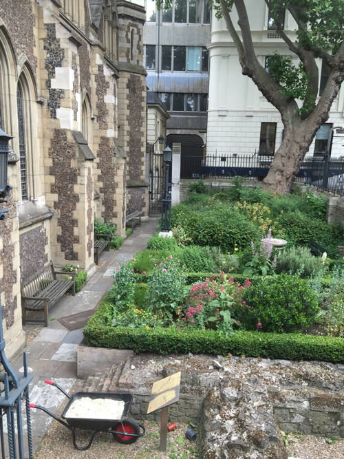 Southwark Cathedral churchyard gets a makeover