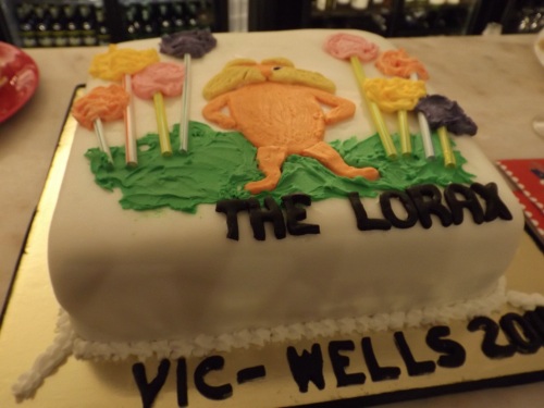 Fenella Fielding cuts Old Vic’s Twelfth Night cake