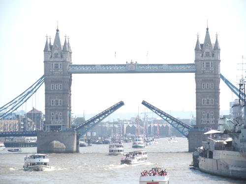 Tower Bridge closure: Sadiq Khan raises congestion 'concerns'