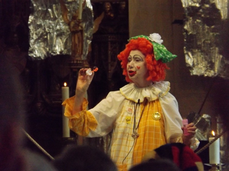 Clowns tribute to Roly Bain at Southwark Cathedral