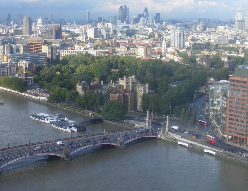 Lambeth Bridge: TfL plans to abolish roundabouts