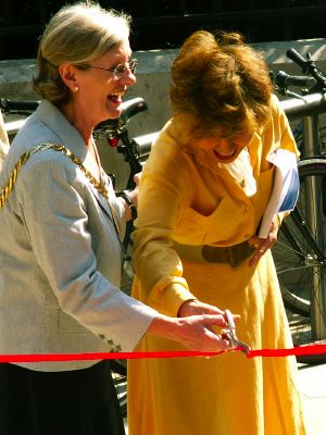 Cllr Vicky Naish and Prunella Scales cut the ribbon