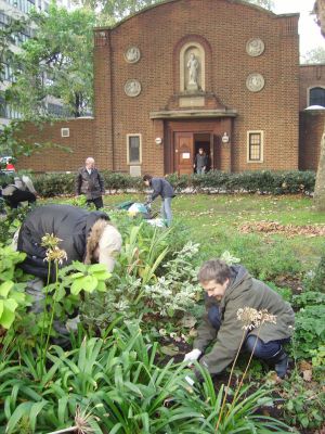 Volunteers help to make Bankside’s open spaces greener