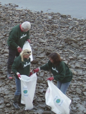 Hotel managers join County Hall river clean-up