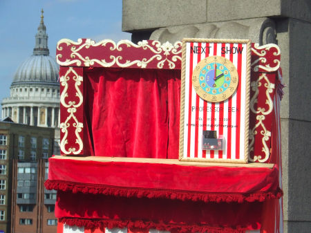 Punch & Judy on Southwark Bridge