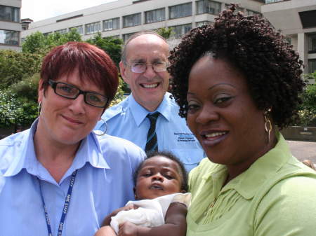 Mum who gave birth in St Thomas' car park thanks hospital colleagues