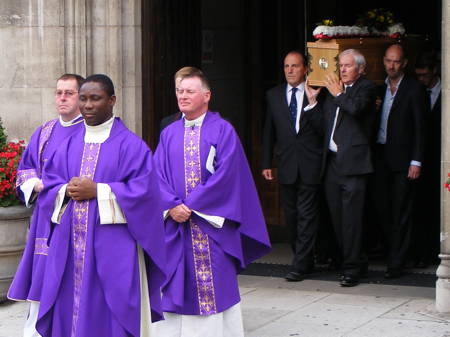 Hundreds gather for funeral of Hilary Wines, past Mayor of Southwark