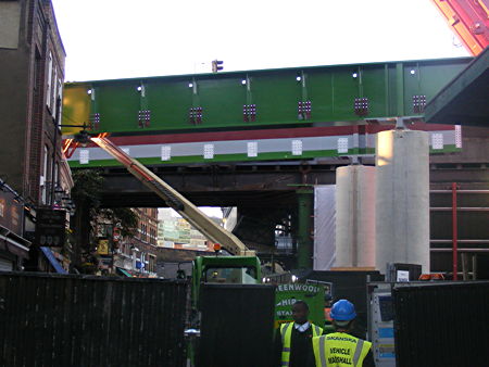 Thameslink rail bridge installed above Wheatsheaf at Borough Market