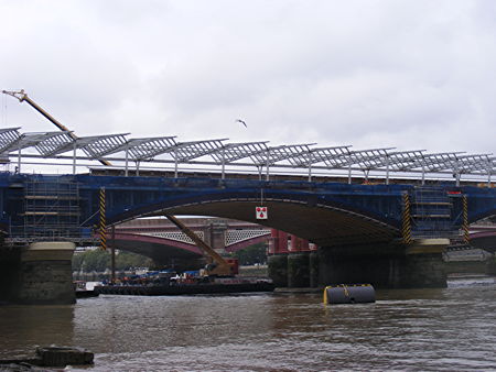 Thames Clippers can’t fit underneath Blackfriars Railway Bridge at high tide