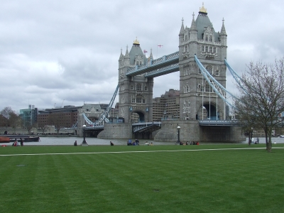 Potters Fields Park