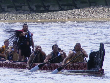 Maori war canoe takes to the Thames
