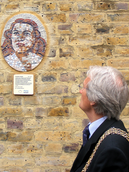 The Mayor admires the portrait of Violette Szabo