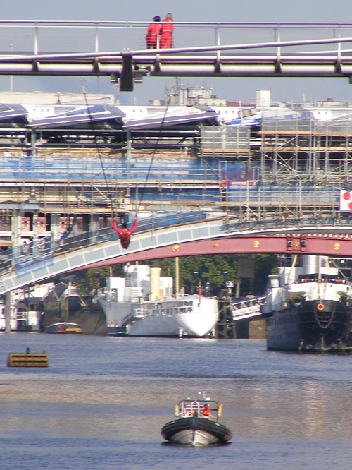 'Extreme dancers' leap from Millennium Bridge to launch Surprises: Streb