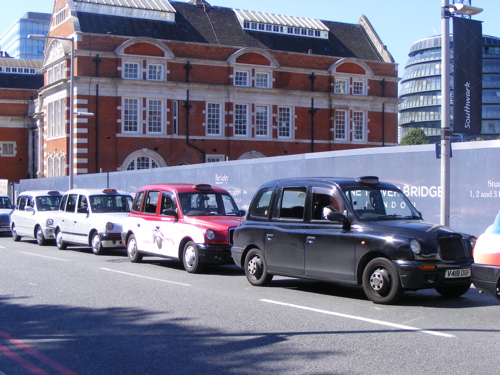 Taxi drivers hold Olympics protest on Tower Bridge