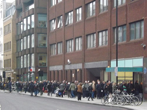 Hundreds queue in Borough High Street for free Shard tickets