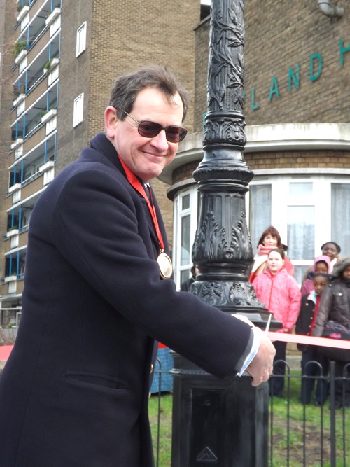 Charles Dickens' great-great-grandson unveils Dog and Pot sculpture