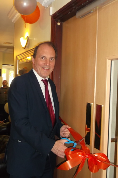 Simon Hughes opens new dementia unit at Tower Bridge Care Home