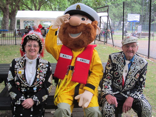 Pearly King & Queen lead Lambeth Walk extravaganza at SummerFest