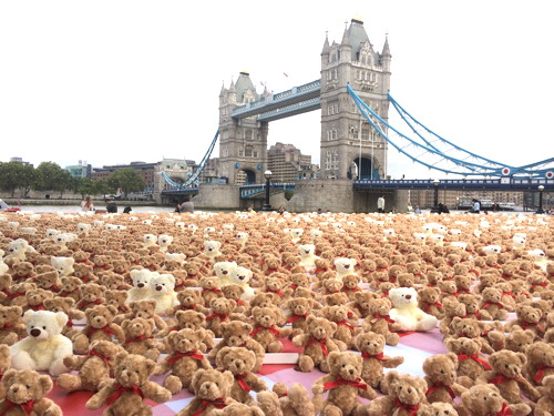 3,400 teddy bears set up encampment in Potters Fields Park