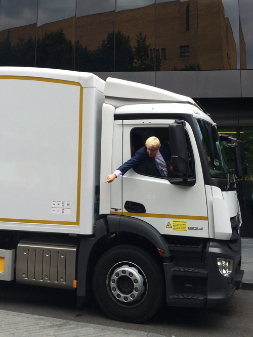 Mayor inspects ‘safer lorries’ for cyclists and pedestrians