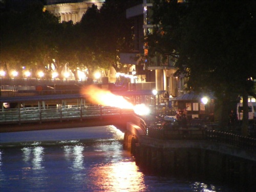 Sunset salute for First World War dead at Pool of London  