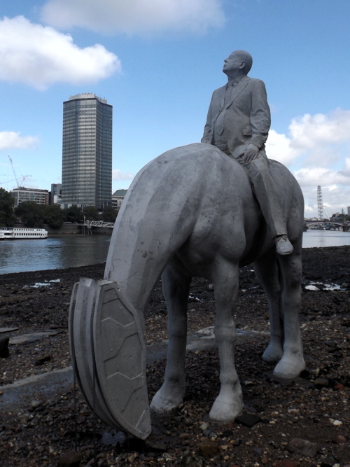 Sculptures installed on river foreshore for Totally Thames month