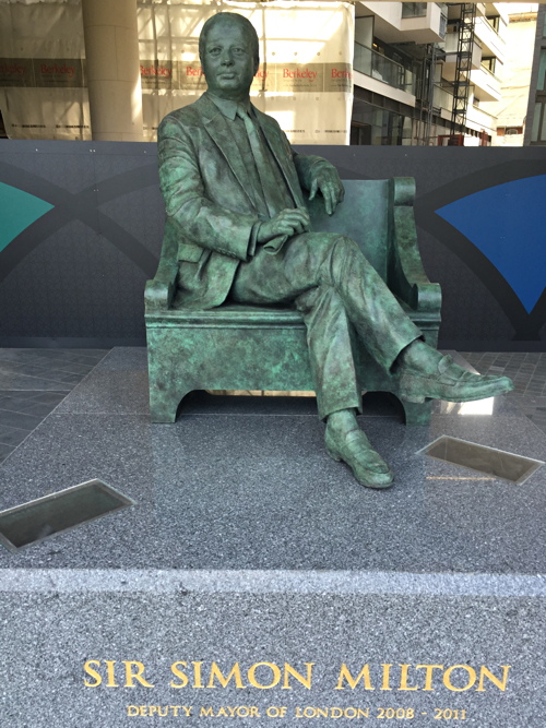 Boris Johnson unveils Sir Simon Milton statue at One Tower Bridge