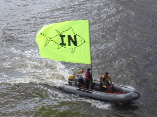 Brexit battle on the Thames as leave and remain boats clash