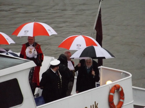 Wet welcome for Lord Mayor on river 