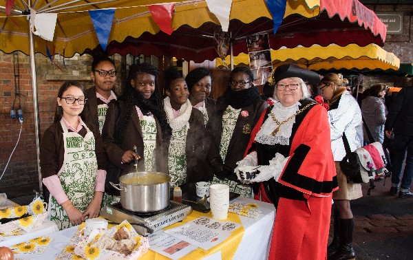 Mayor joins SE1 children selling home-made soup at Borough Market