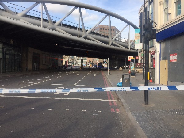 Bomb scare brings London Bridge to a halt for more than an hour